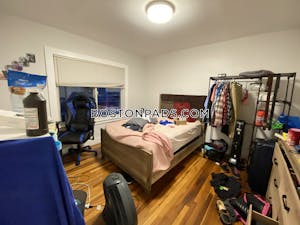 Medford 5 Beds 1 Bath Tufts - $6,000 No Fee