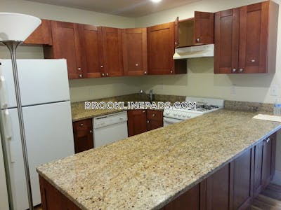Brookline 3 Beds 1 Bath  Boston University - $5,335 No Fee