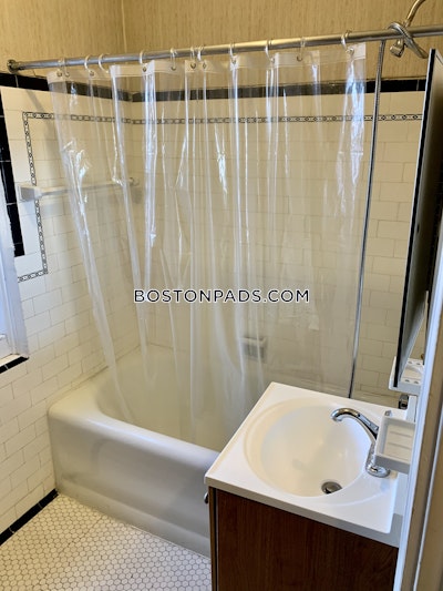 Medford Studio, 1 bath available now on Fellsway West in Medford!  Wellington - $1,695