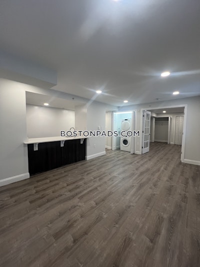 Newton 1 Bed 1 Bath  Newton Corner - $2,400