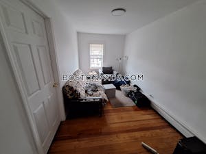 Medford 2.5 Bed 1 Bath MEDFORD Tufts - $3,100