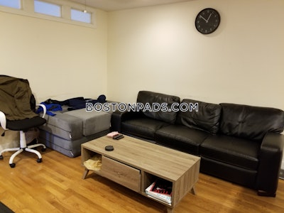Brookline 3 Beds 1 Bath  Boston University - $5,335 No Fee