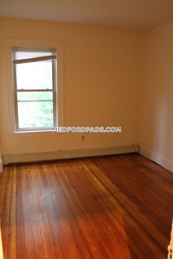 3 Beds 1 Bath - Medford - Tufts $2,500