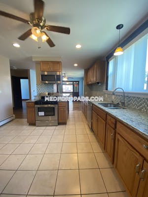 Medford 3 Beds 1 Bath Wellington - $2,600