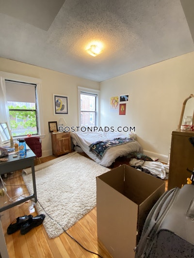 Brookline 4 Beds 2 Baths  Boston University - $5,200 No Fee