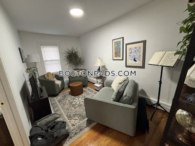 Medford 2.5 Beds 1 Bath  Tufts - $3,000 No Fee