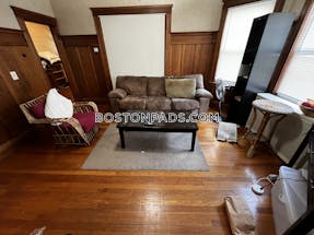 Medford 3 Beds 1 Bath  Tufts - $3,700